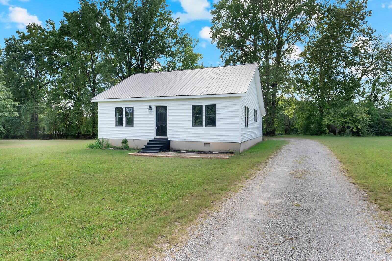 Property Photo: 114 Allen Dr TN 37398
