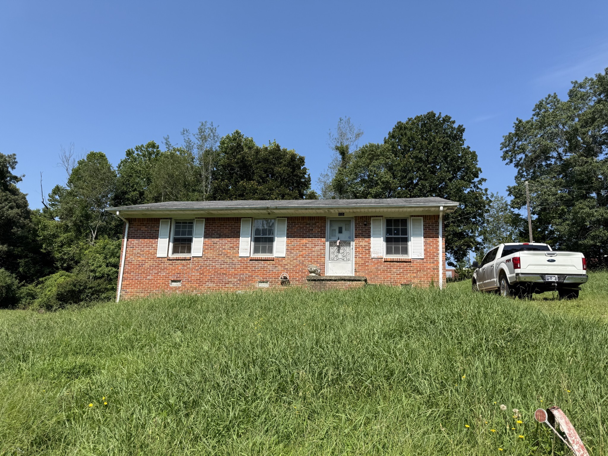 Property Photo: 110 S Oak Dr TN 38450