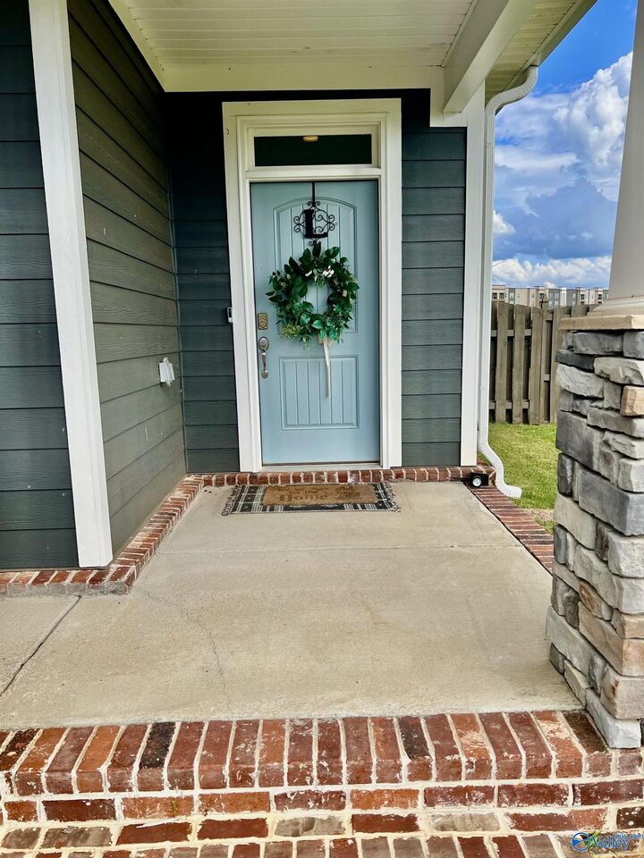 Property Photo: 2041 Wayland Walk SW AL 35802
