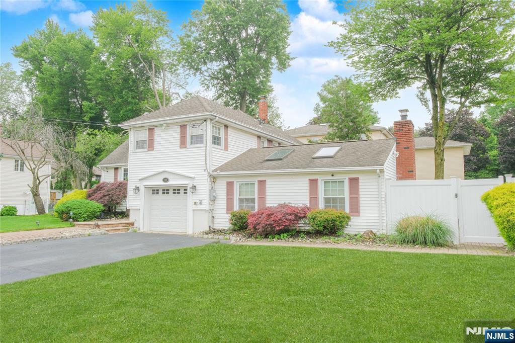 Property Photo: 122 E Village Circle NJ 07652