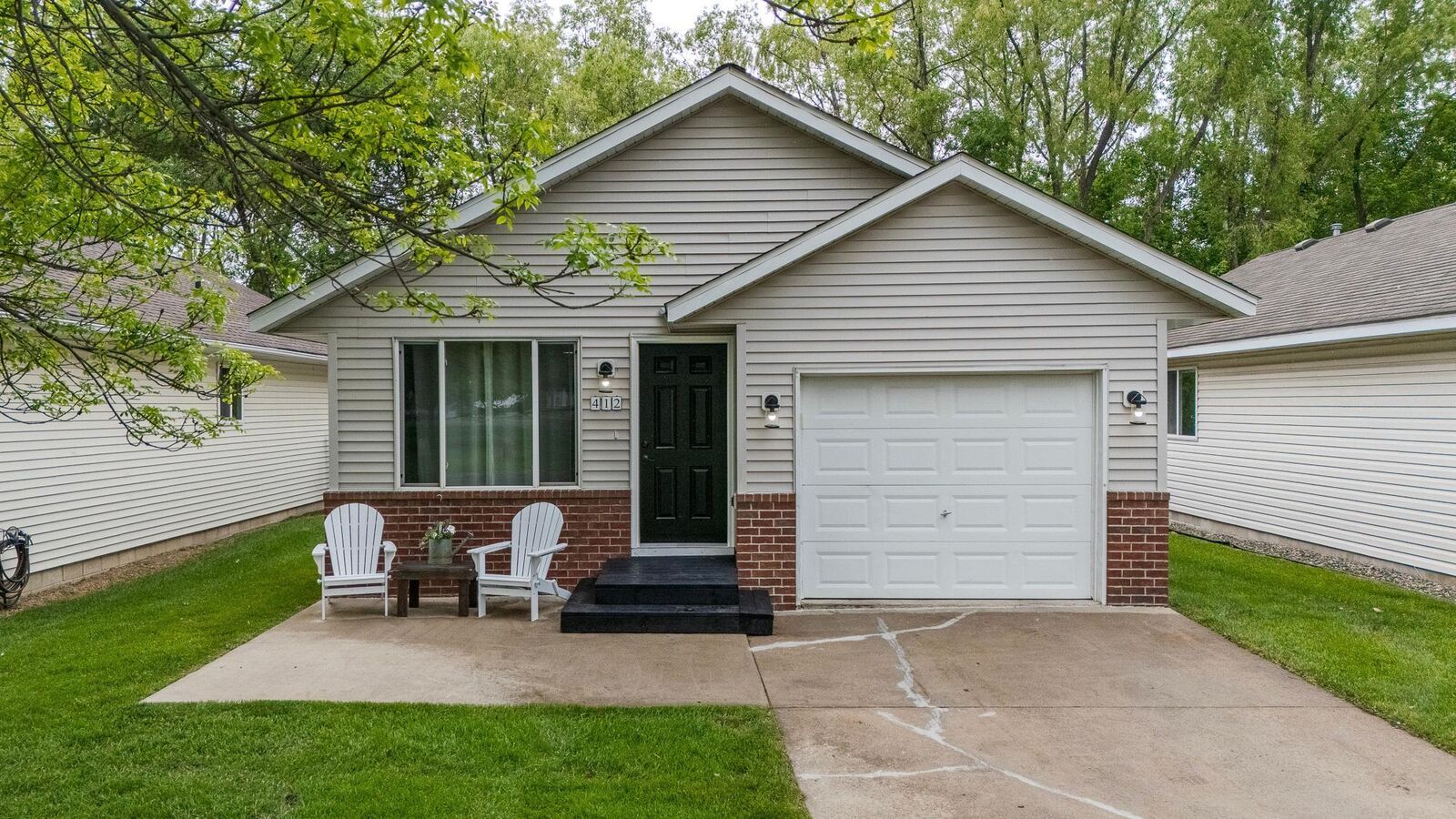 Property Photo:  412 Lady Slipper Avenue NE  MN 56071 