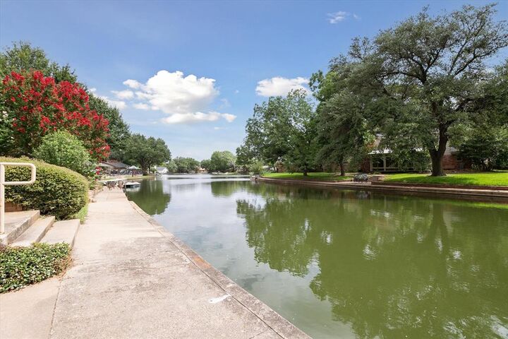 Property Photo: 2204 Winewood Lane TX 76013