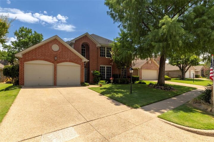 Property Photo:  1304 Hillary Lane  TX 76012 