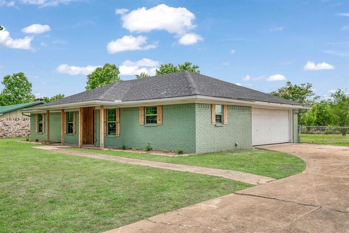 Property Photo:  2770 SE 40th  TX 75462 