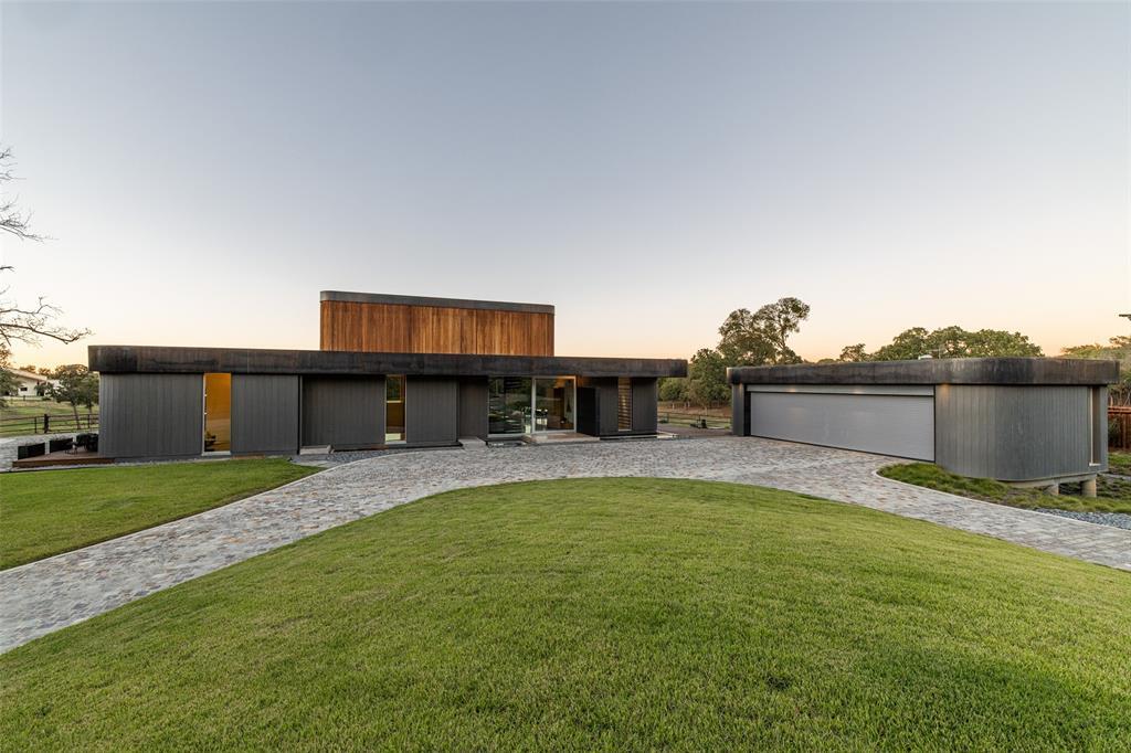 Property Photo: 2900 W Kimball Avenue TX 76051