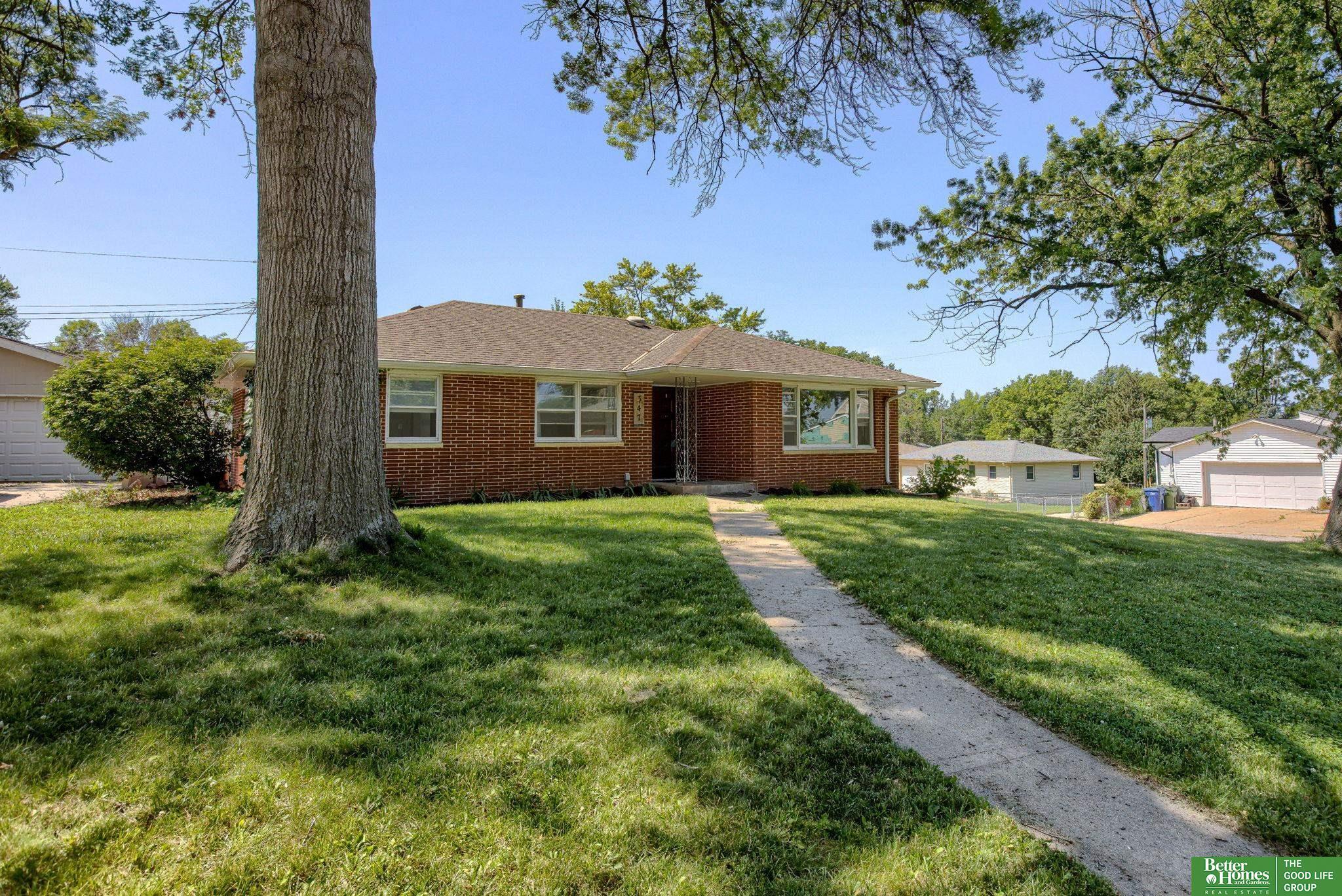 Property Photo: 347 W Westplains Road NE 68028