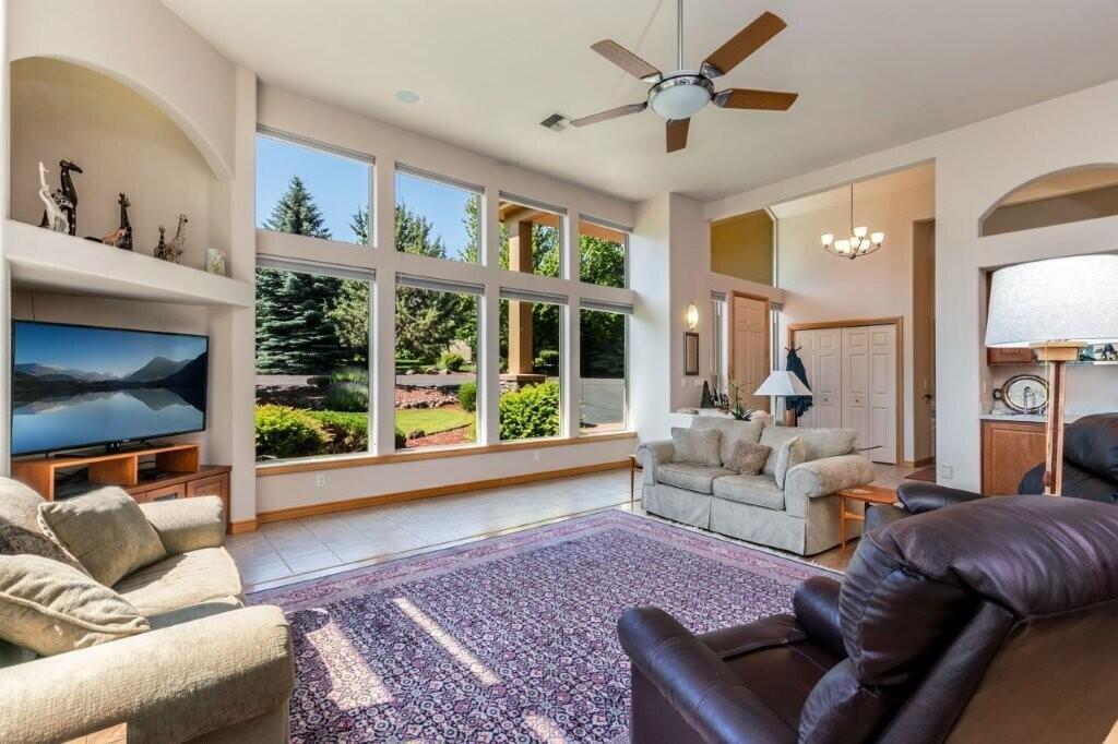 Property Photo: 8939 Eagle Crest Boulevard OR 97756