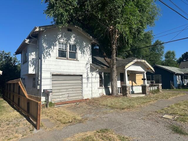 Property Photo:  624 Mitchell Street  OR 97601 