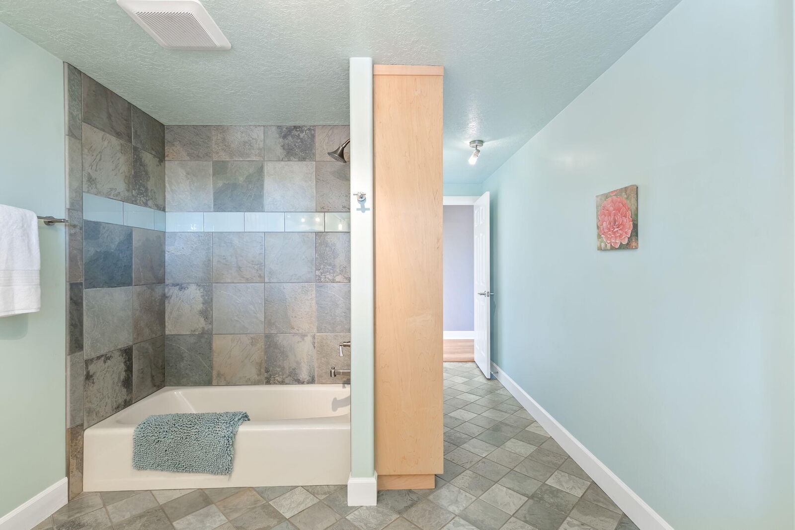 Property Photo:  19190 Pinehurst Road  OR 97703 