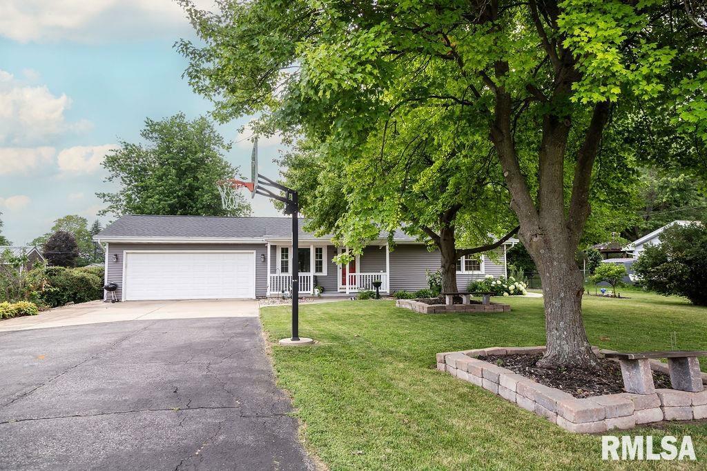 Property Photo: 802 N Main Street IL 61530