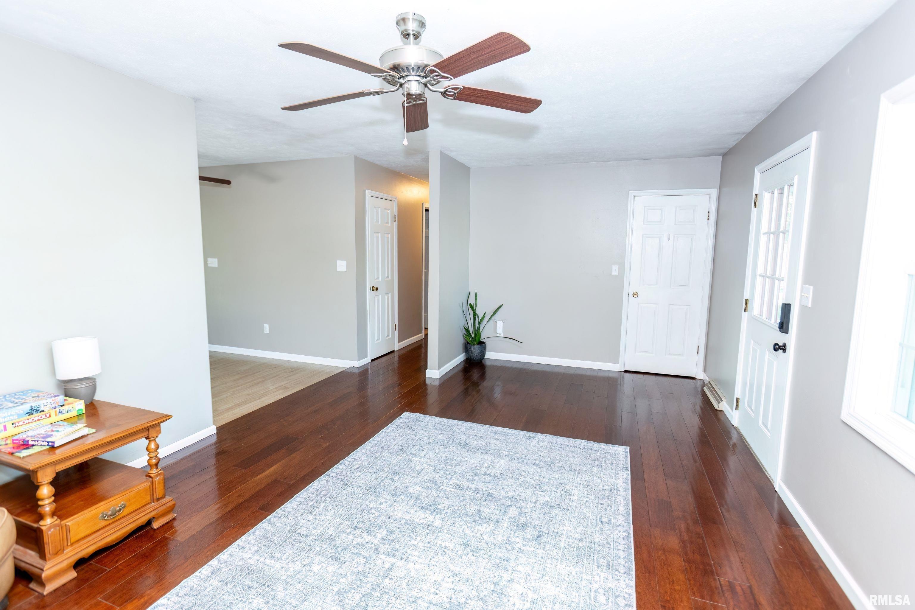 Property Photo: 802 N Main Street IL 61530