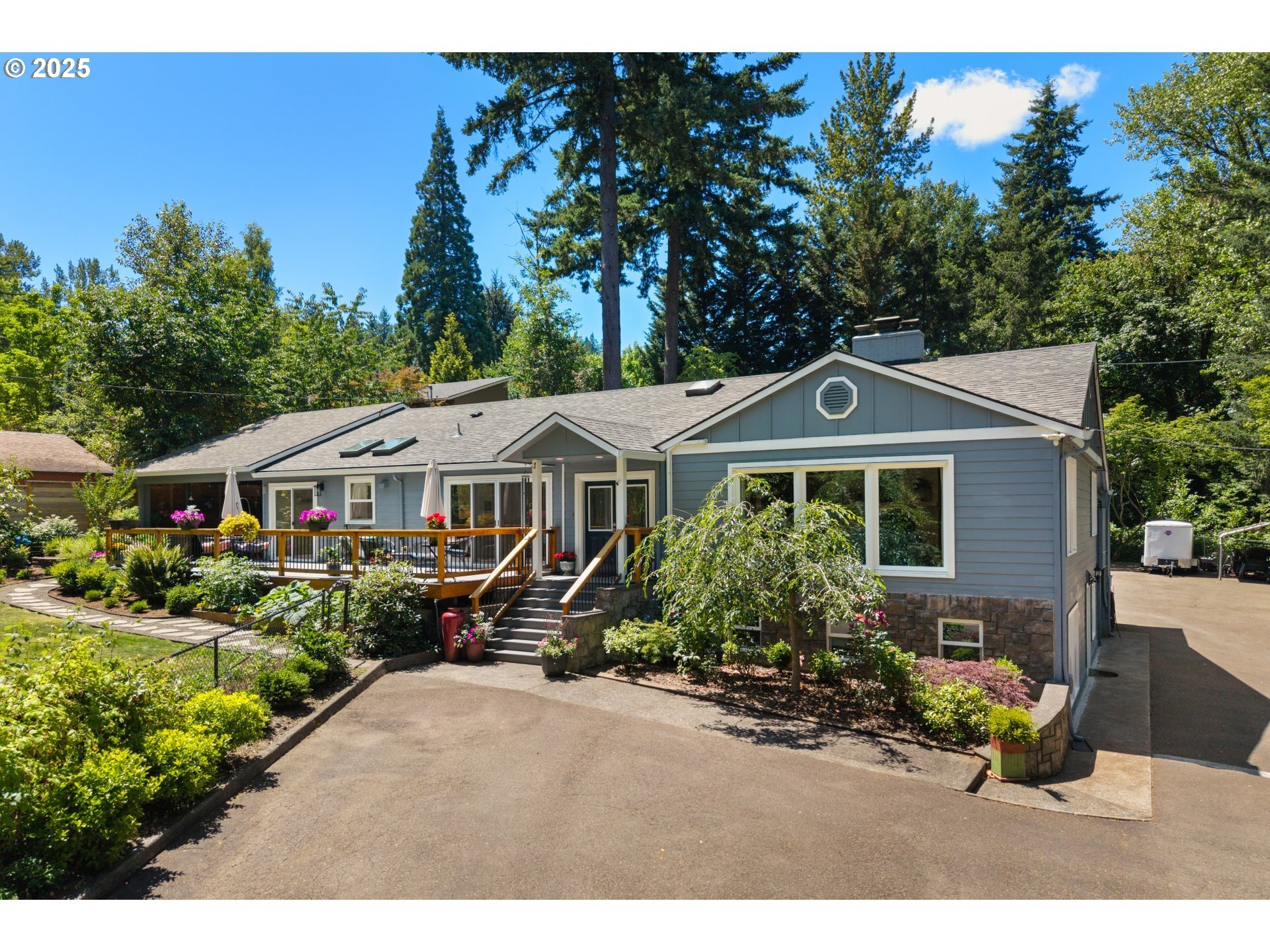 Property Photo: 11605 SW 35th Ave OR 97219