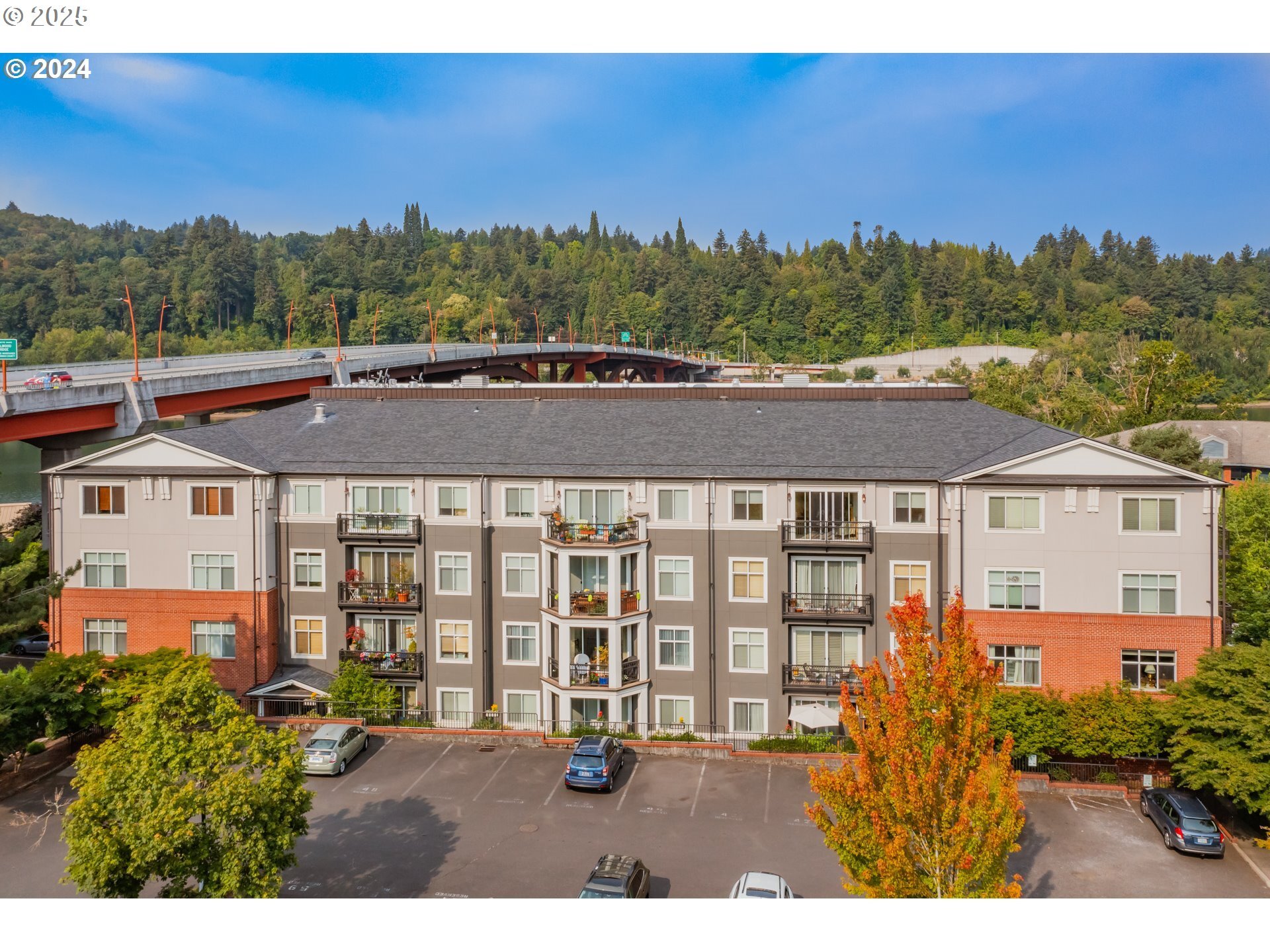 Property Photo: 196 SE Spokane St 101 OR 97202