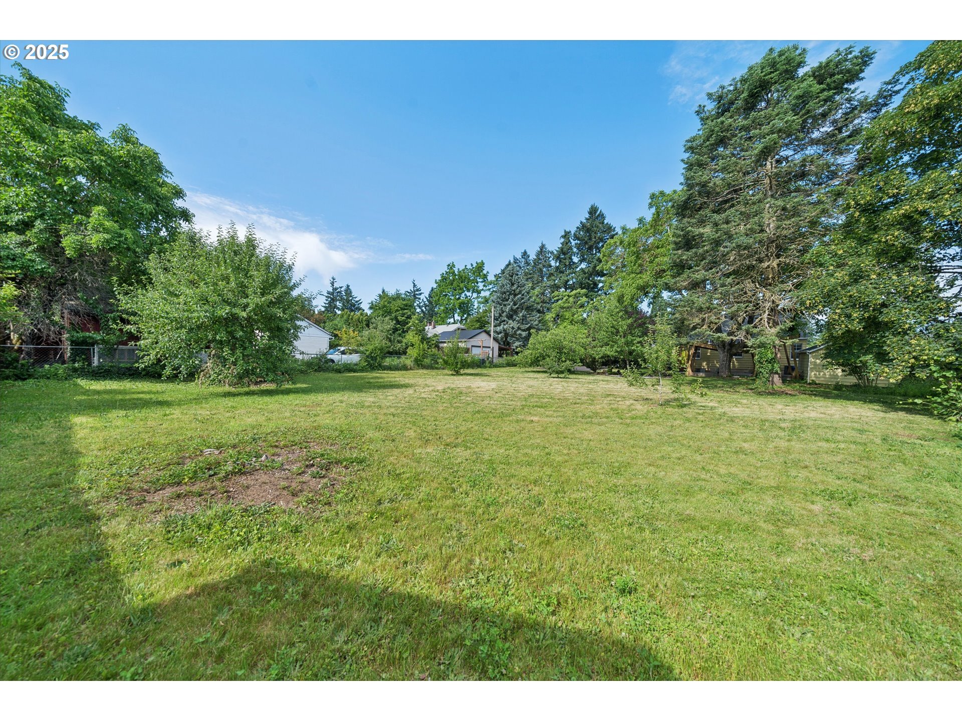 Property Photo: 4830 NE 60th Ave OR 97218