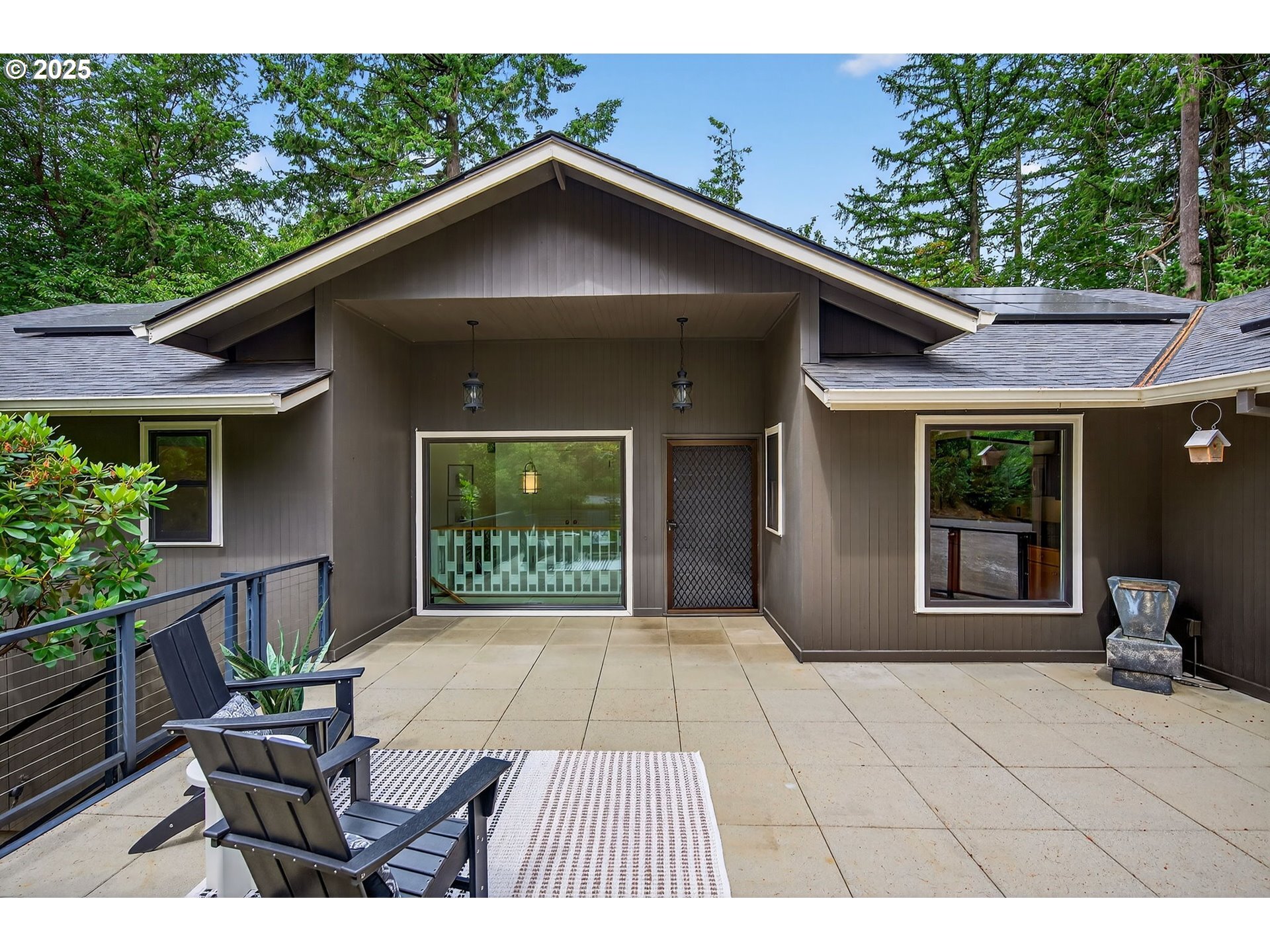 Property Photo: 5007 SW Humphrey Park Rd OR 97221