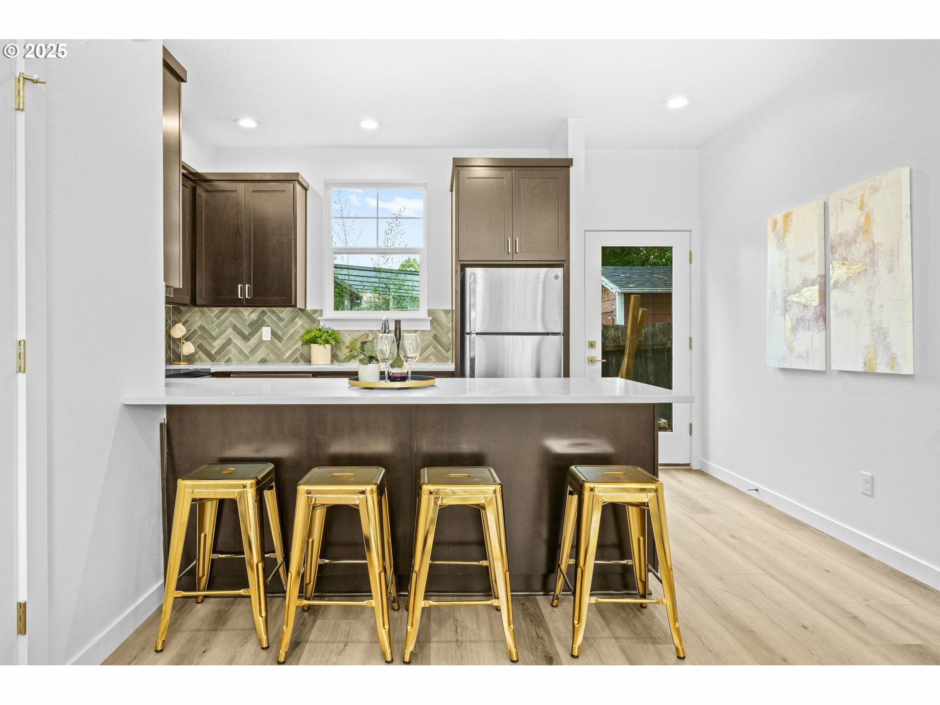 Property Photo: 5465 N Fessenden St OR 97203