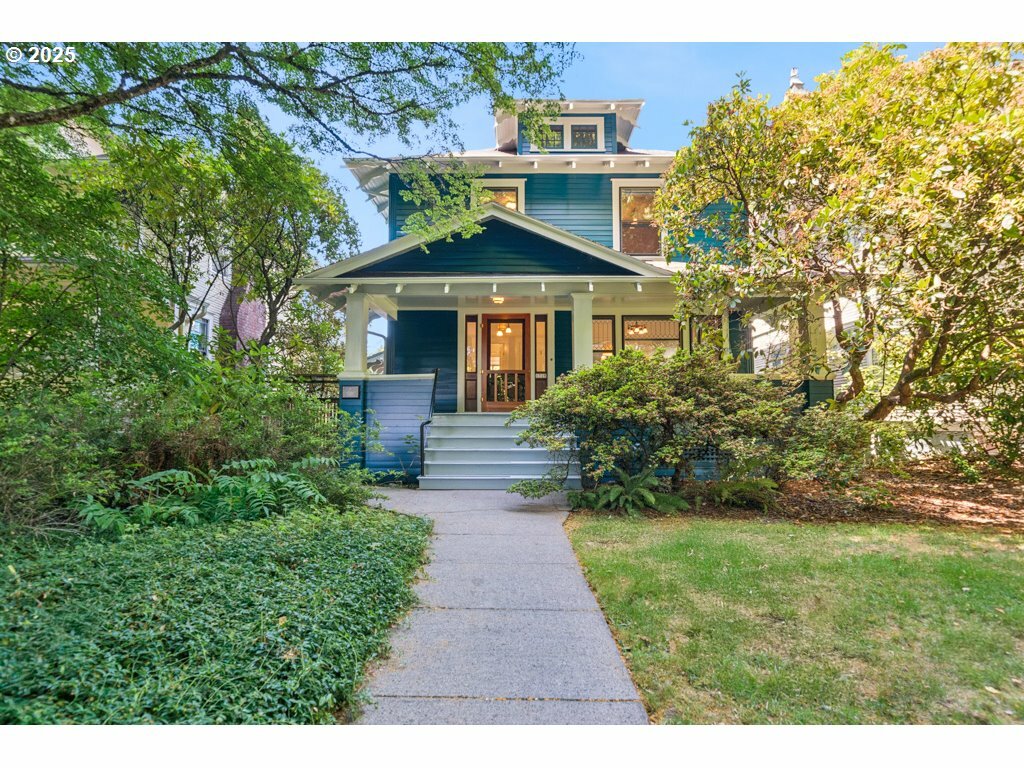 Property Photo: 1719 SE Ladd Ave OR 97214