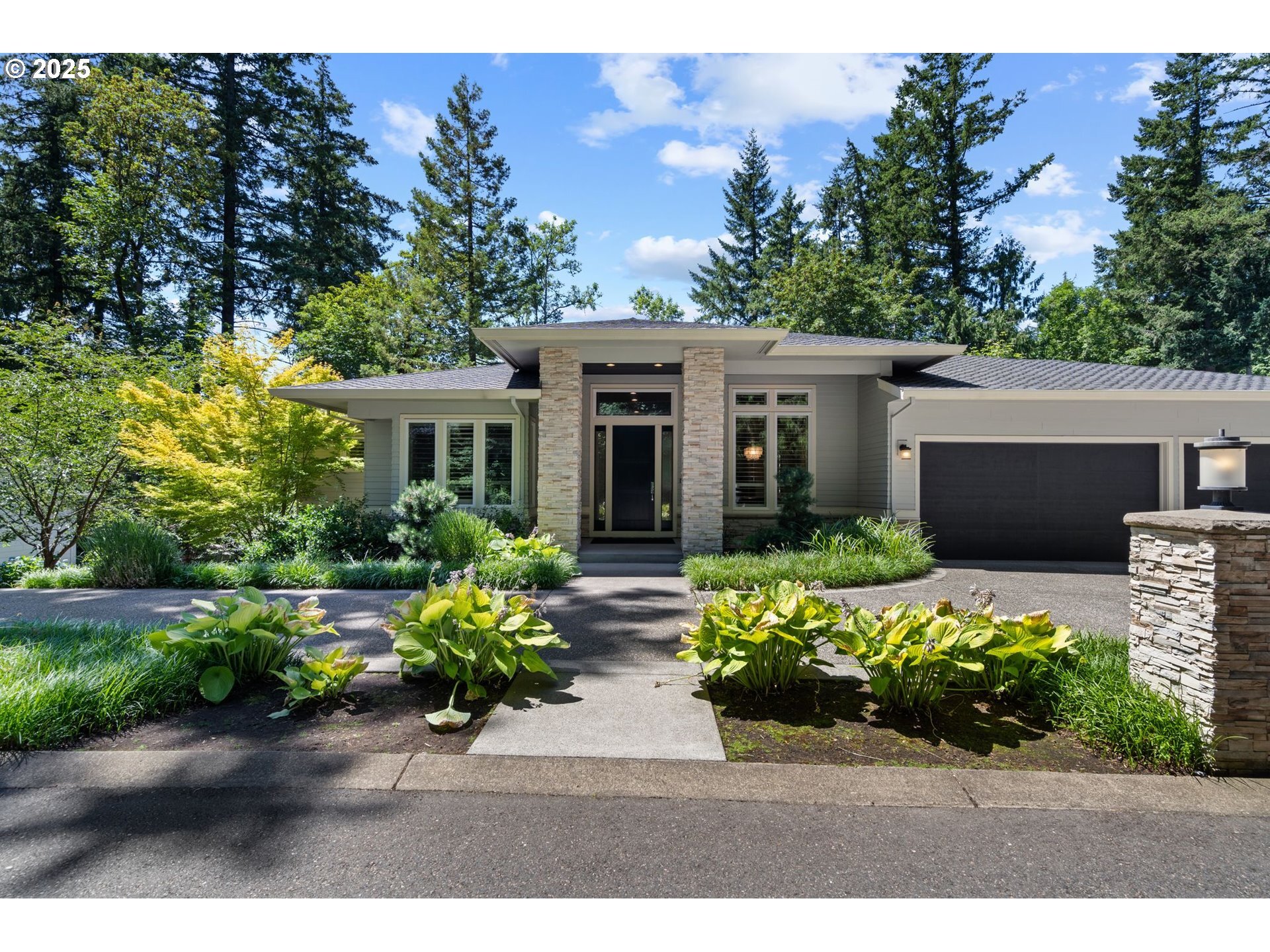 Property Photo: 3425 SW 57th Ave OR 97221