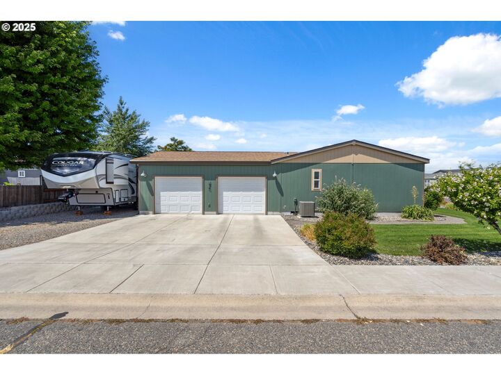 Property Photo:  309 NE Davaly Ln  OR 97818 