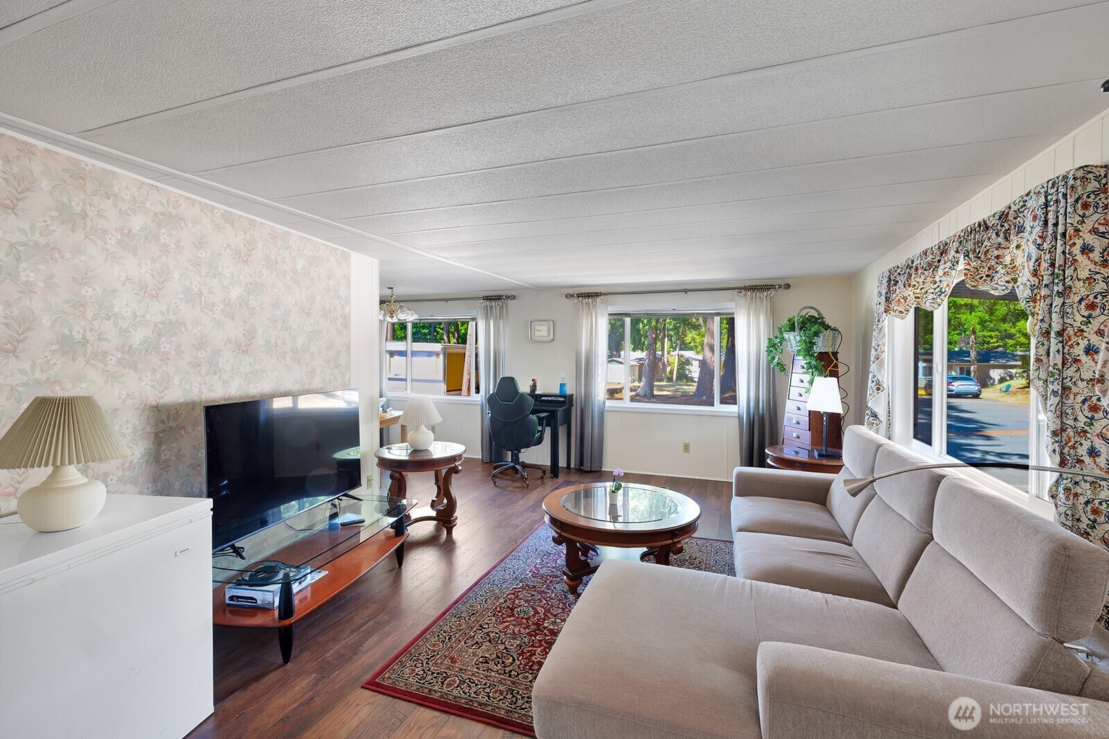 Property Photo: 18425 NE 95th Street 148 WA 98052
