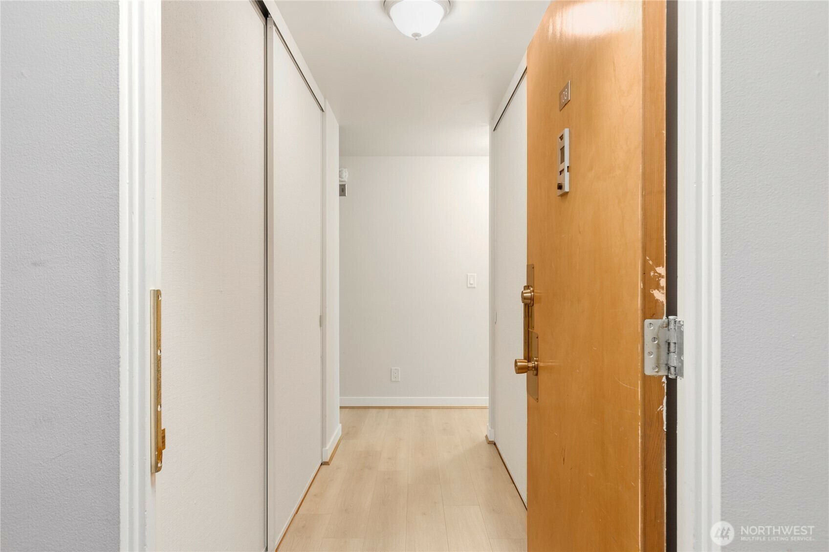 Property Photo: 5101 NE 55th Street 103 WA 98105