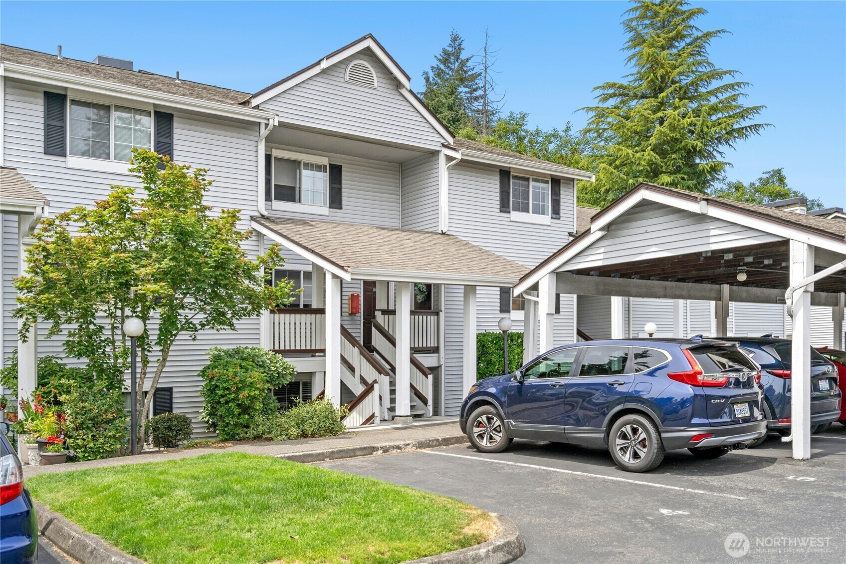 Property Photo: 23335 Cedar Way B204 WA 98043