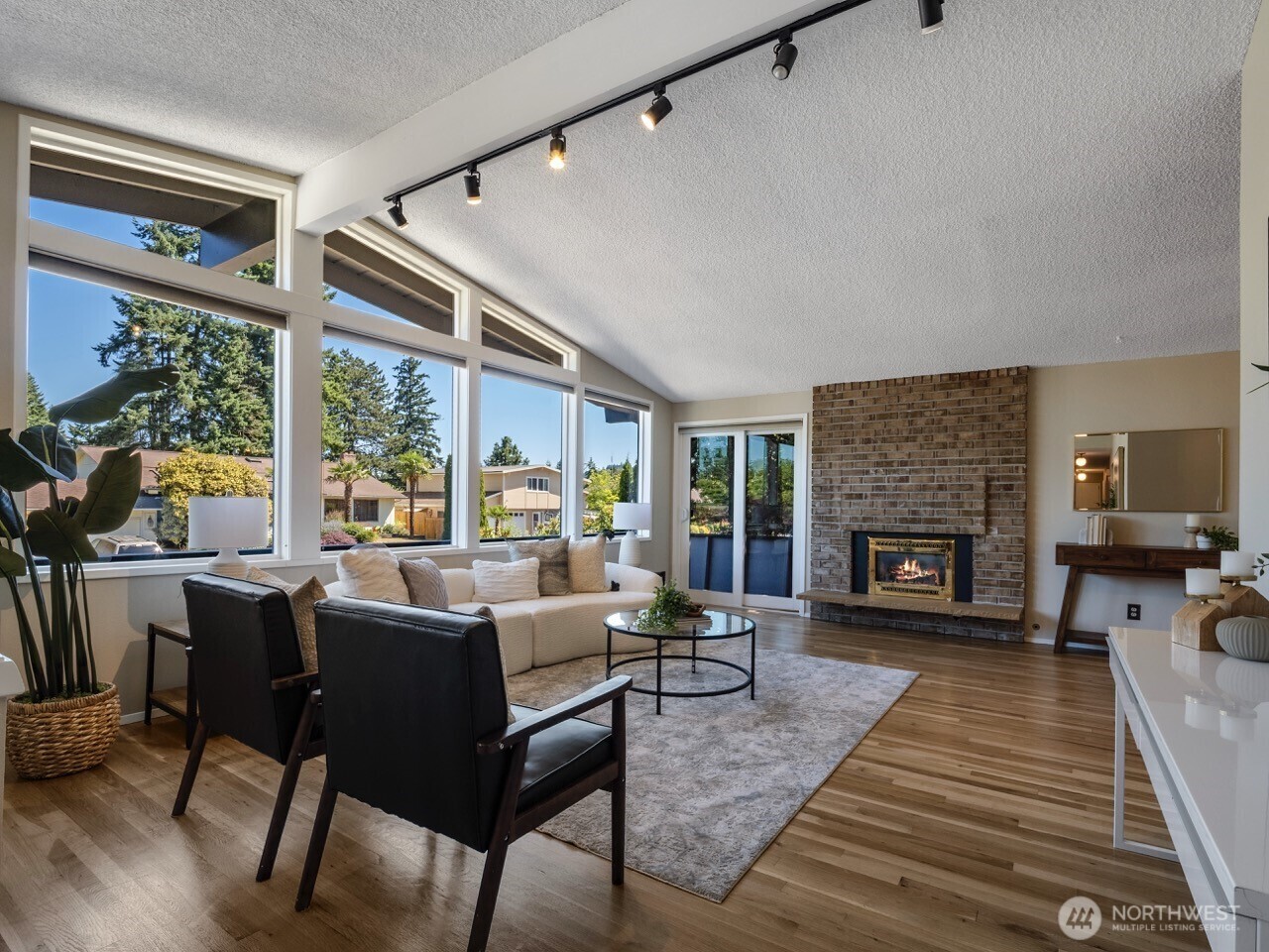 Property Photo: 12143 SE 68th Place WA 98006