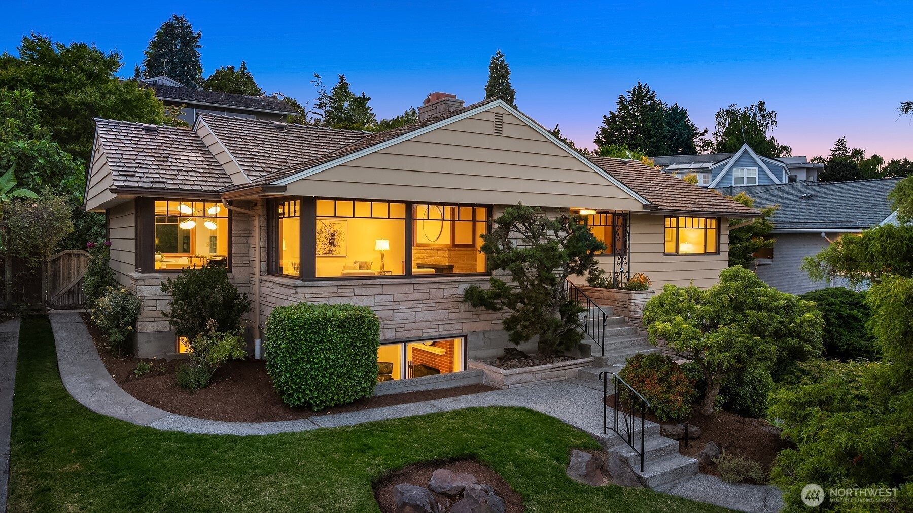 Property Photo: 5244 Pullman Avenue NE WA 98105