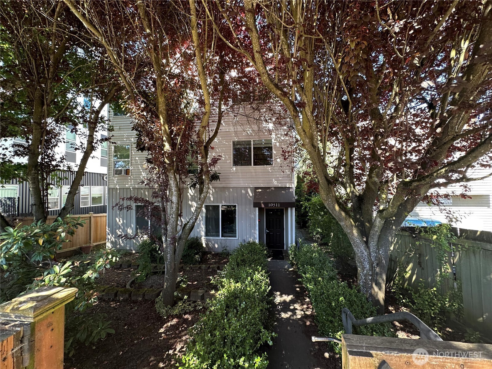 Property Photo: 10511 Midvale Avenue N 202 WA 98133