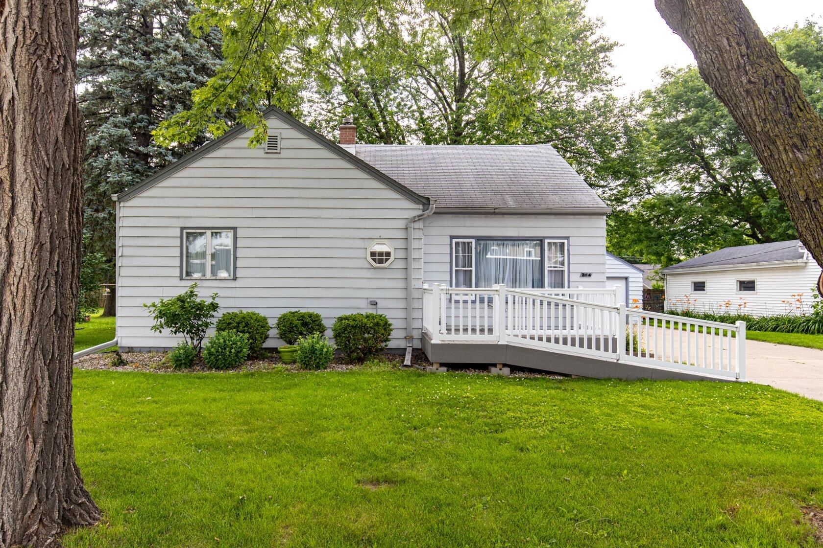 Property Photo:  2114 N Richmond Street  WI 54911 