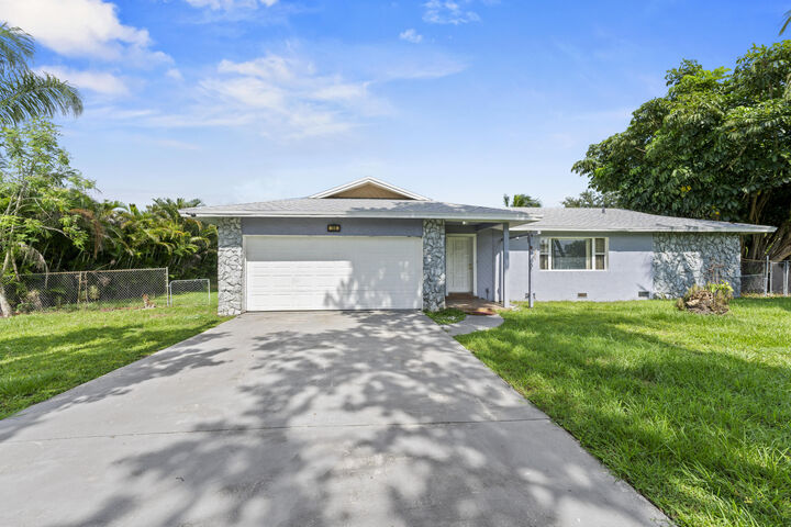 Property Photo: 106 NW Broadview Street FL 34983