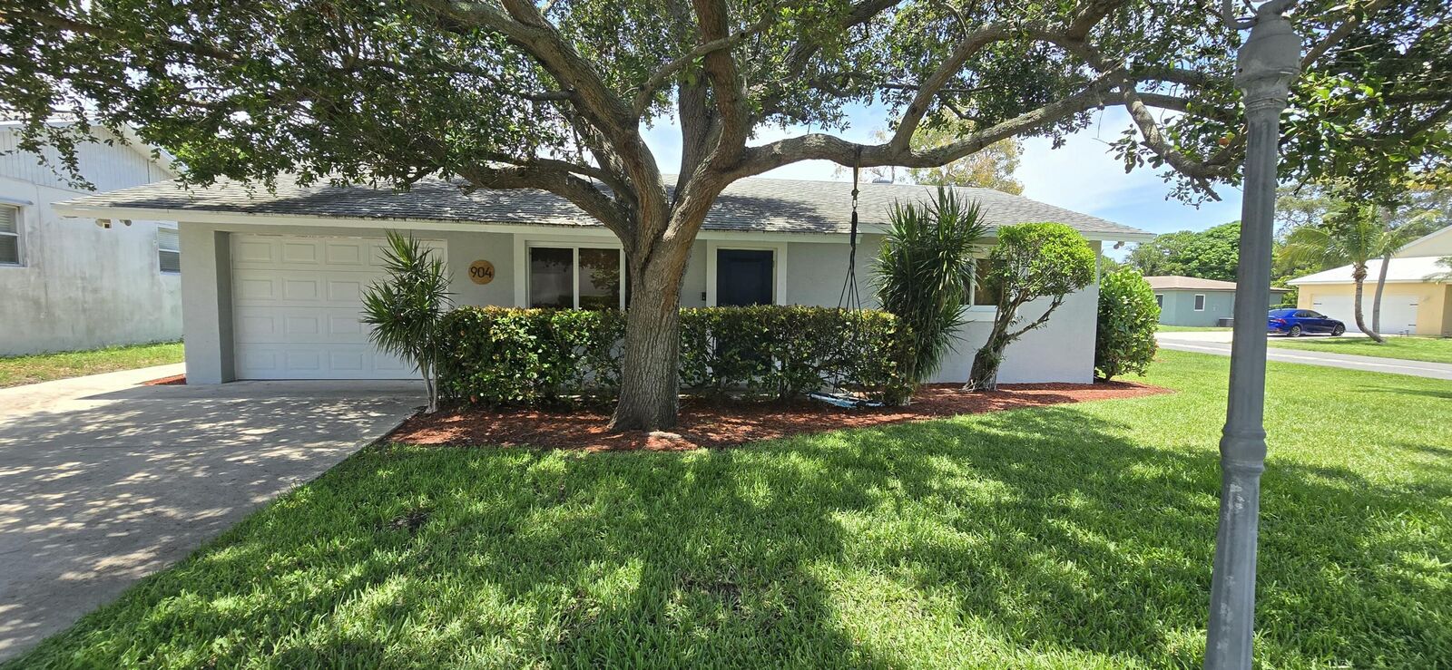 Property Photo:  904 NW 10th Avenue  FL 33426 