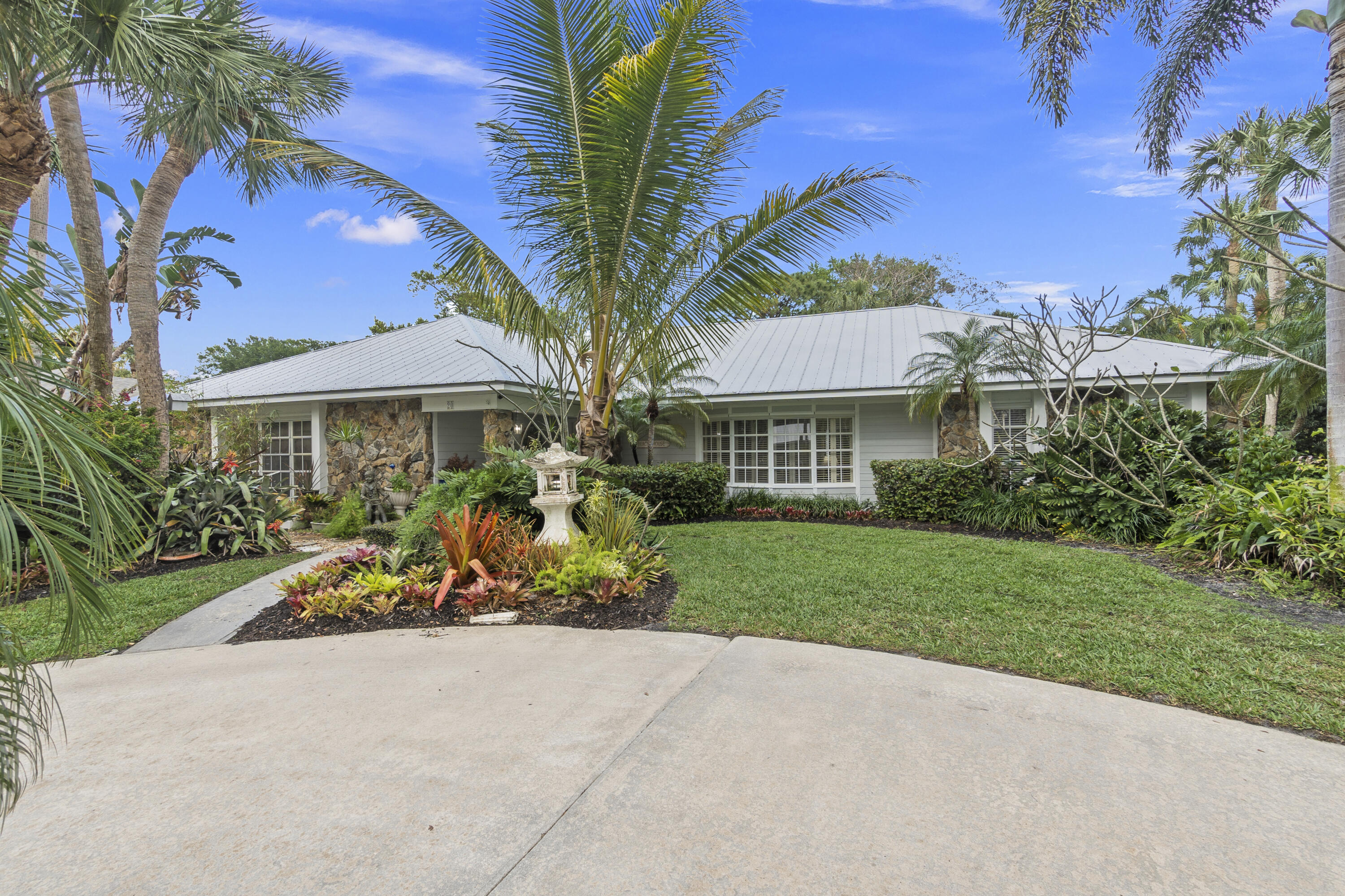 Property Photo: 20 Banyan Road FL 34996