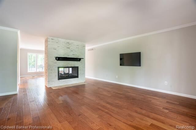 Property Photo:  4865 Beacon Hill Drive  MI 48301 