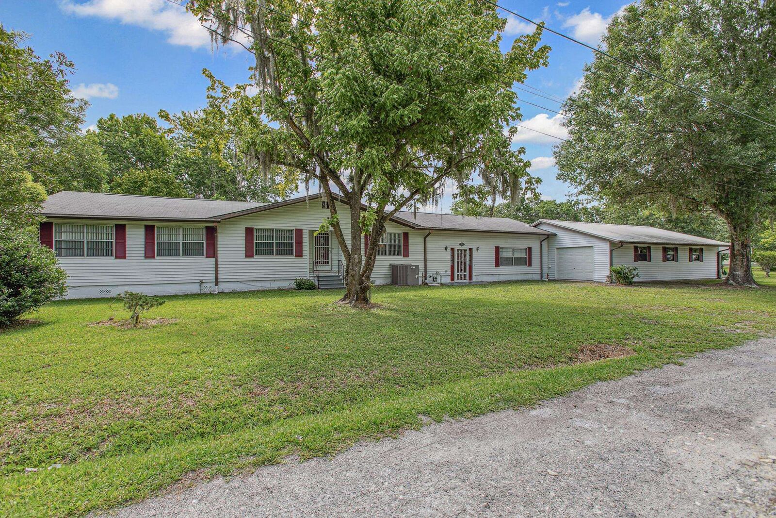 Property Photo:  250 Crescent Ln  FL 32112 