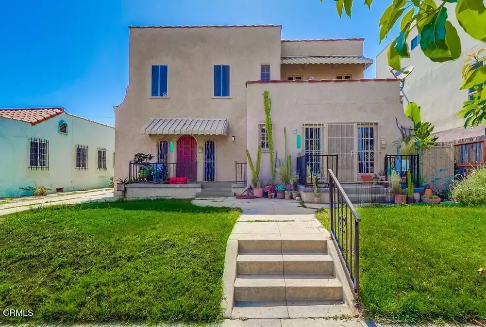 833 Ridgewood Place North  Los Angeles CA 90038 photo