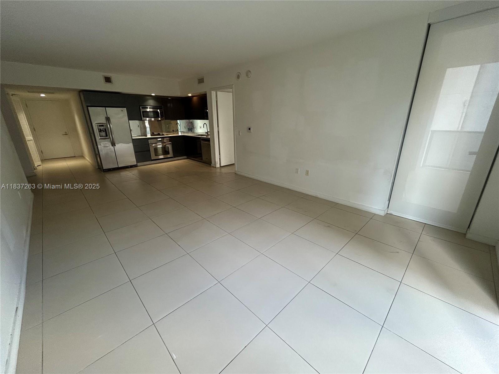 Property Photo: 31 SE 6th St 407 FL 33131