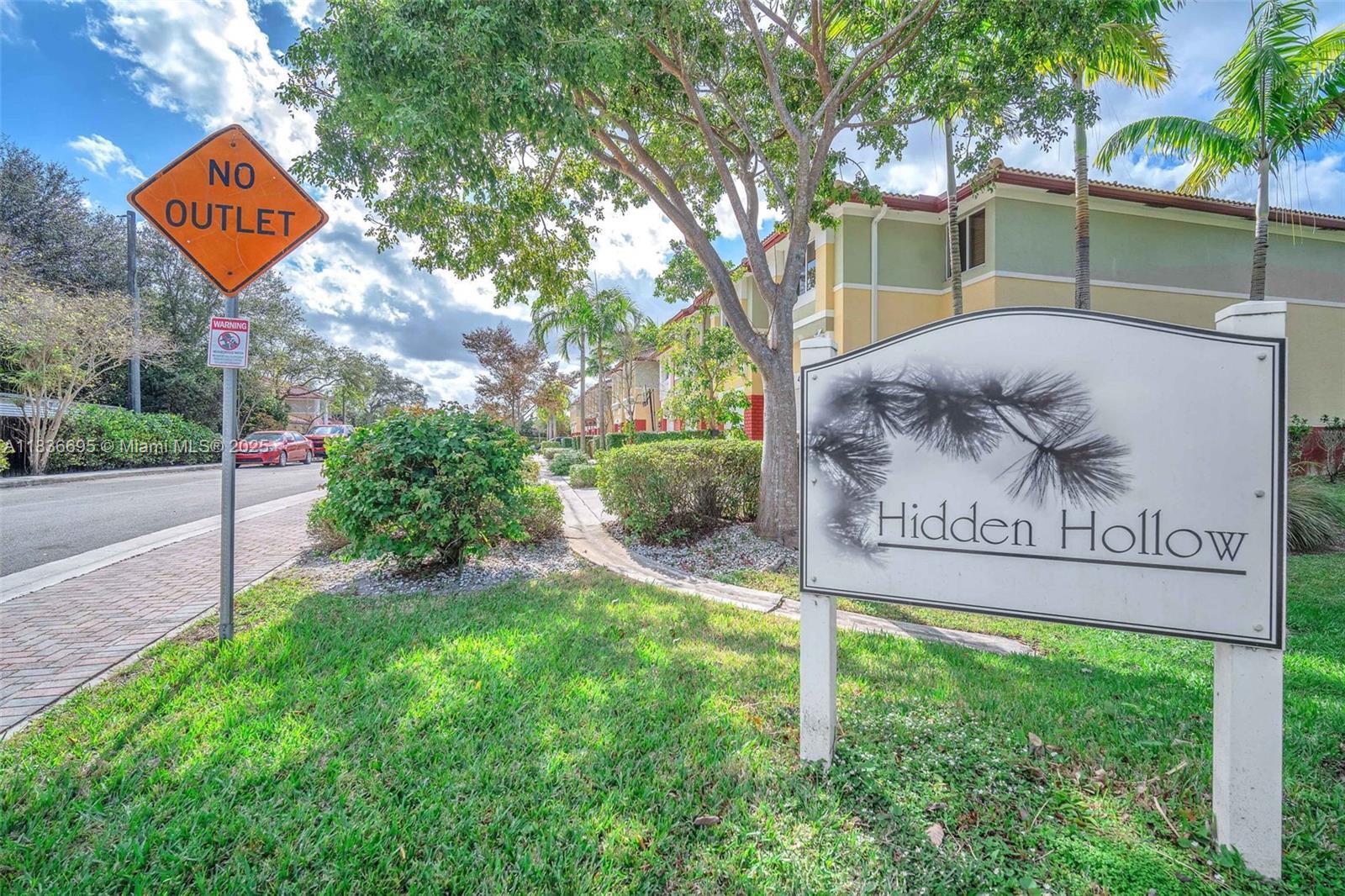 Property Photo: 4923 SW 66th Ter 4923 FL 33314