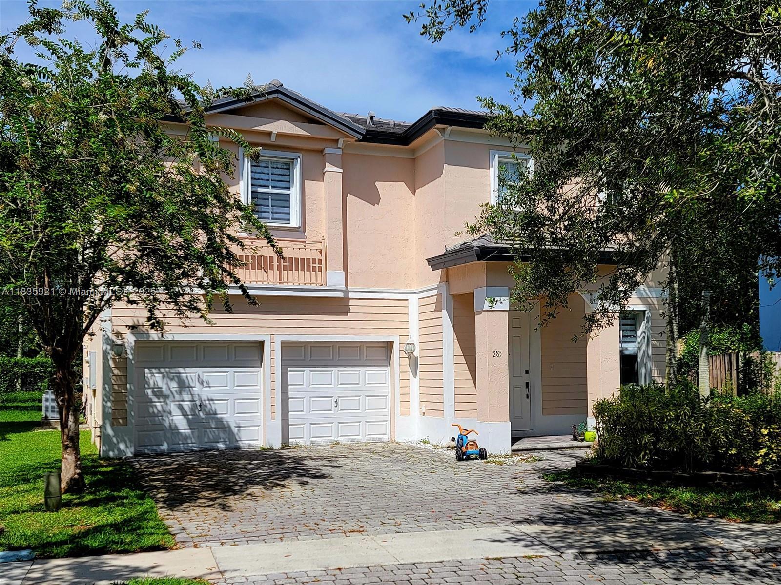 Property Photo: 285 NE 32 Ter FL 33033