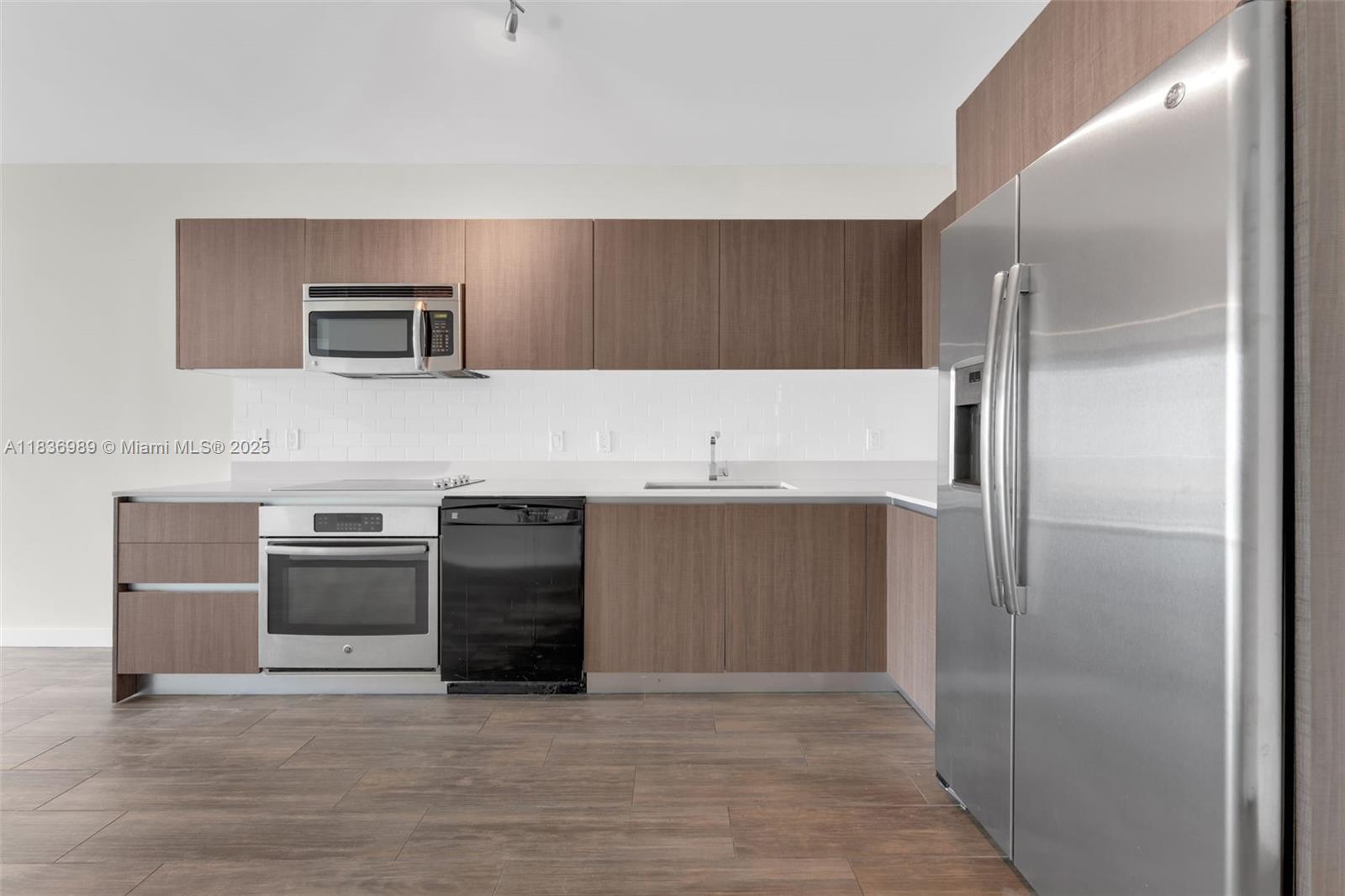 Property Photo: 1600 SW 1st Ave 703 FL 33129