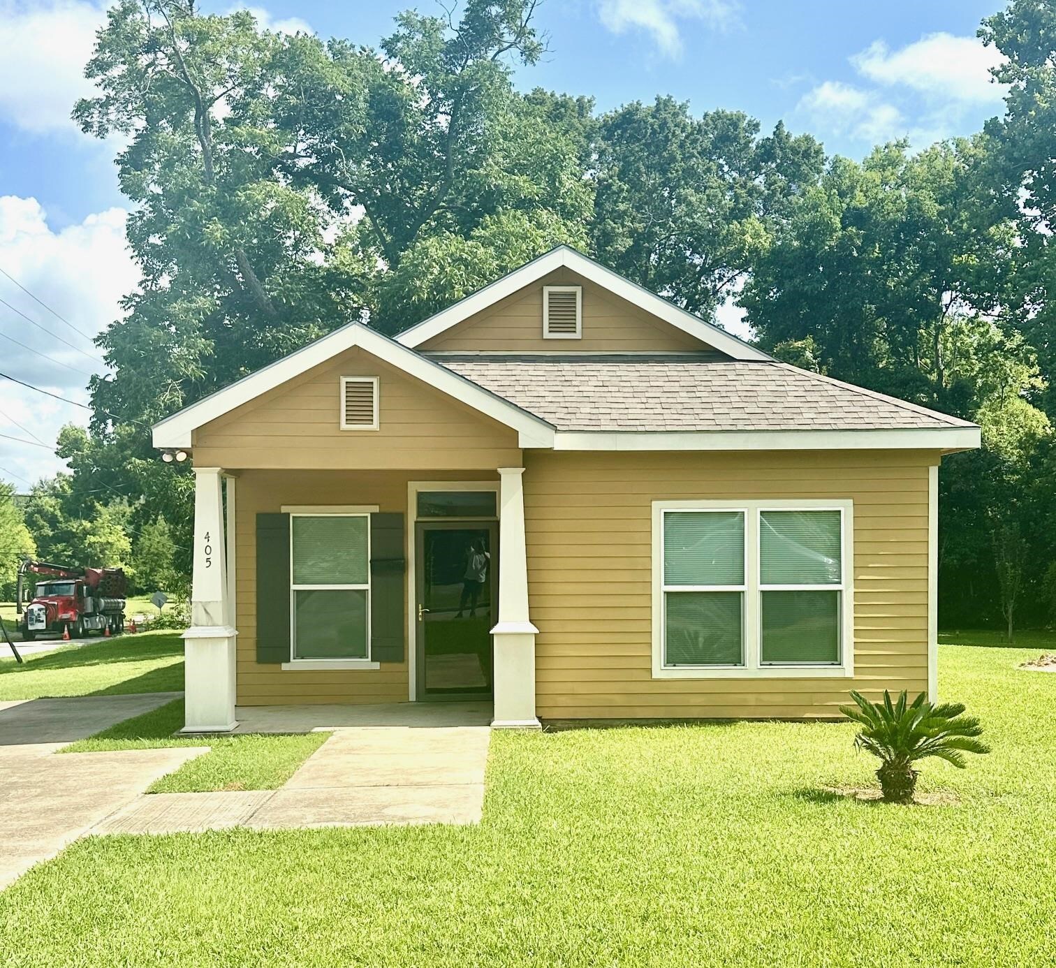 Property Photo: 405 E Simmons TX 77703