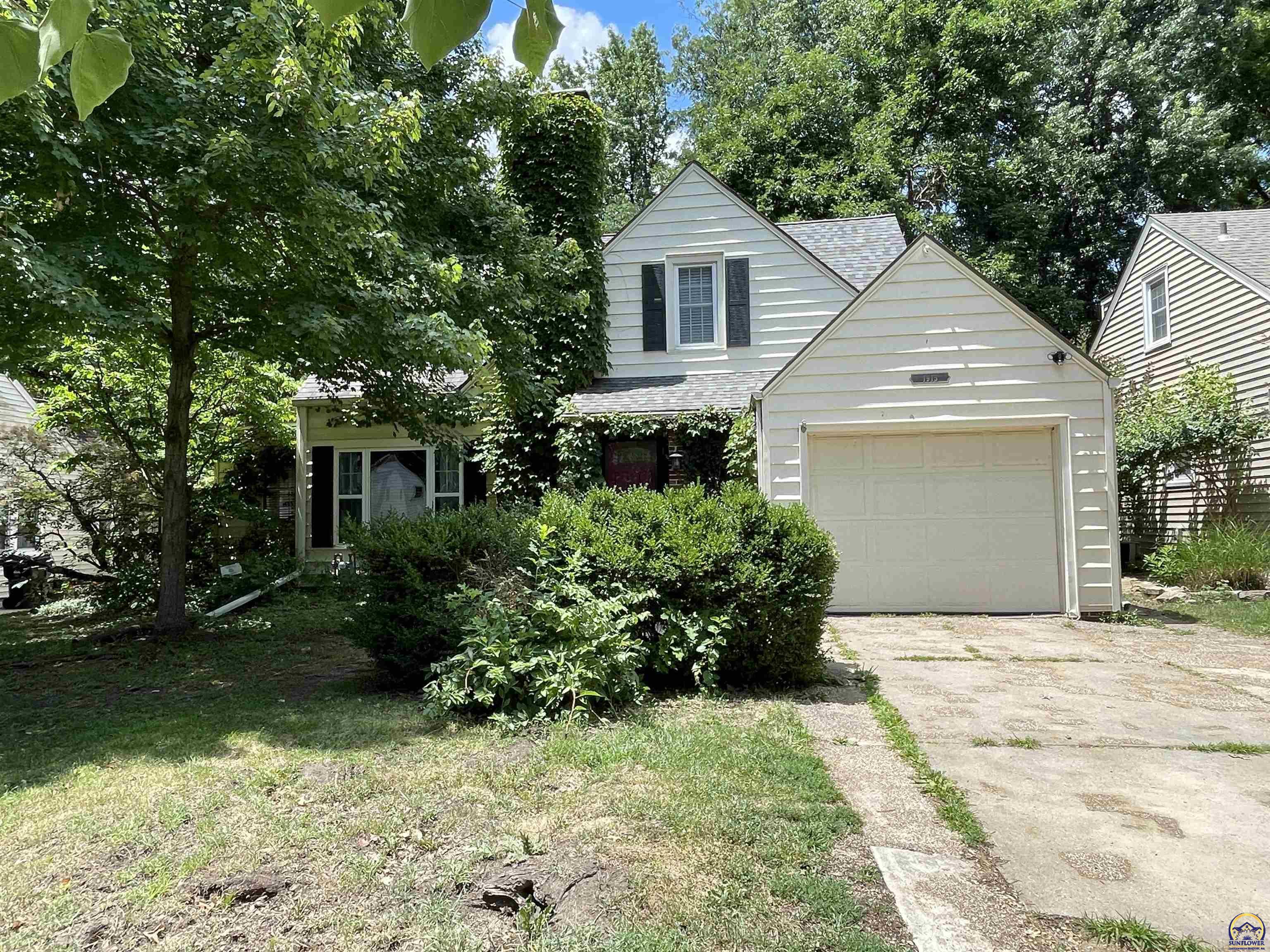 Property Photo:  1915 SW Webster Ave  KS 66604 