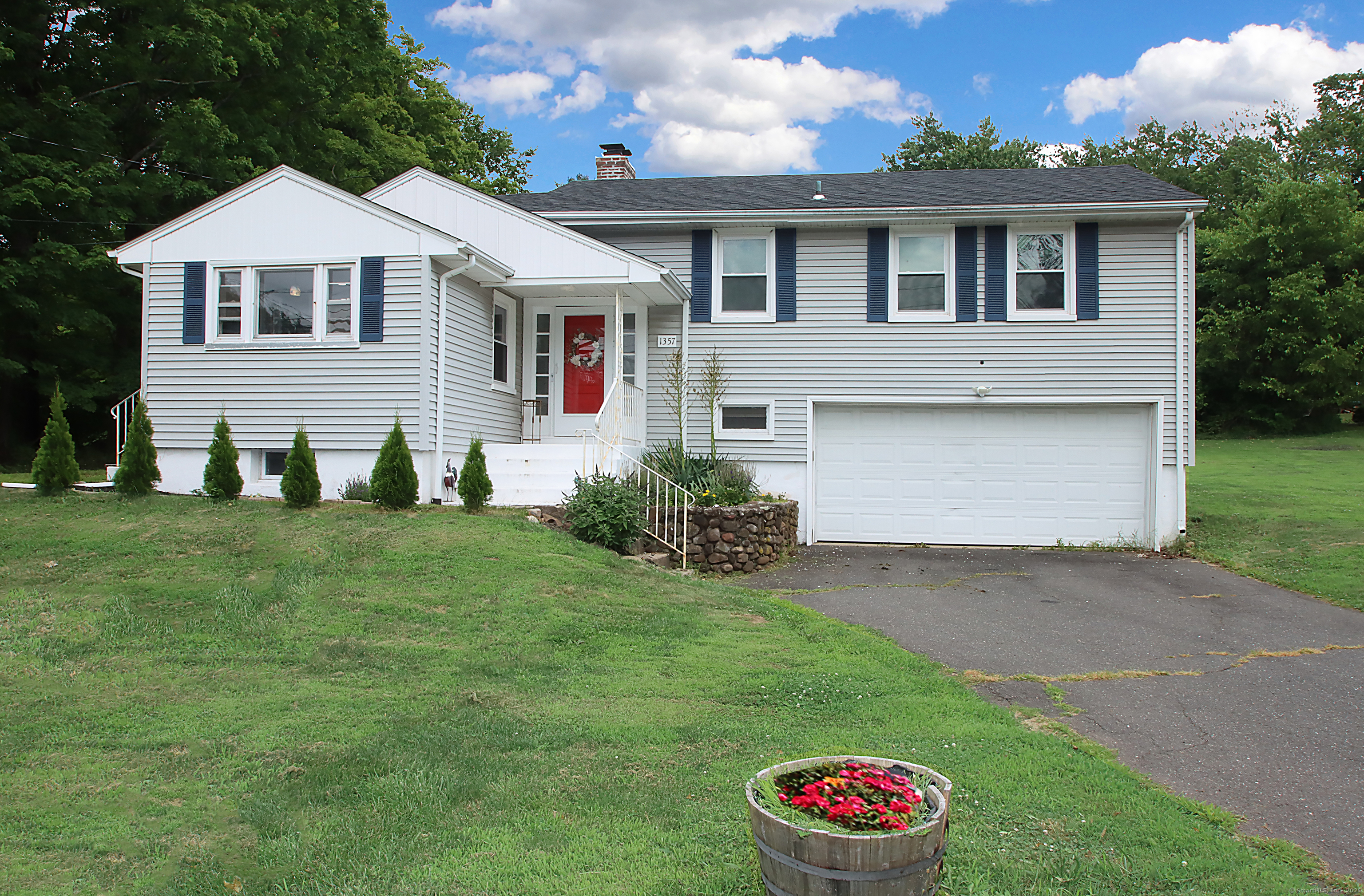 Property Photo: 1357 Meriden Avenue CT 06489