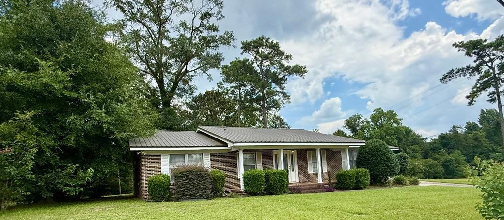 Property Photo: 300 Mixson AL 36330