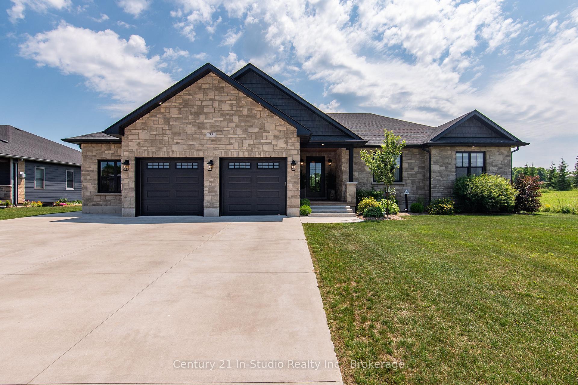 Property Photo:  33 Nickason Drive  ON N0H 1A0 