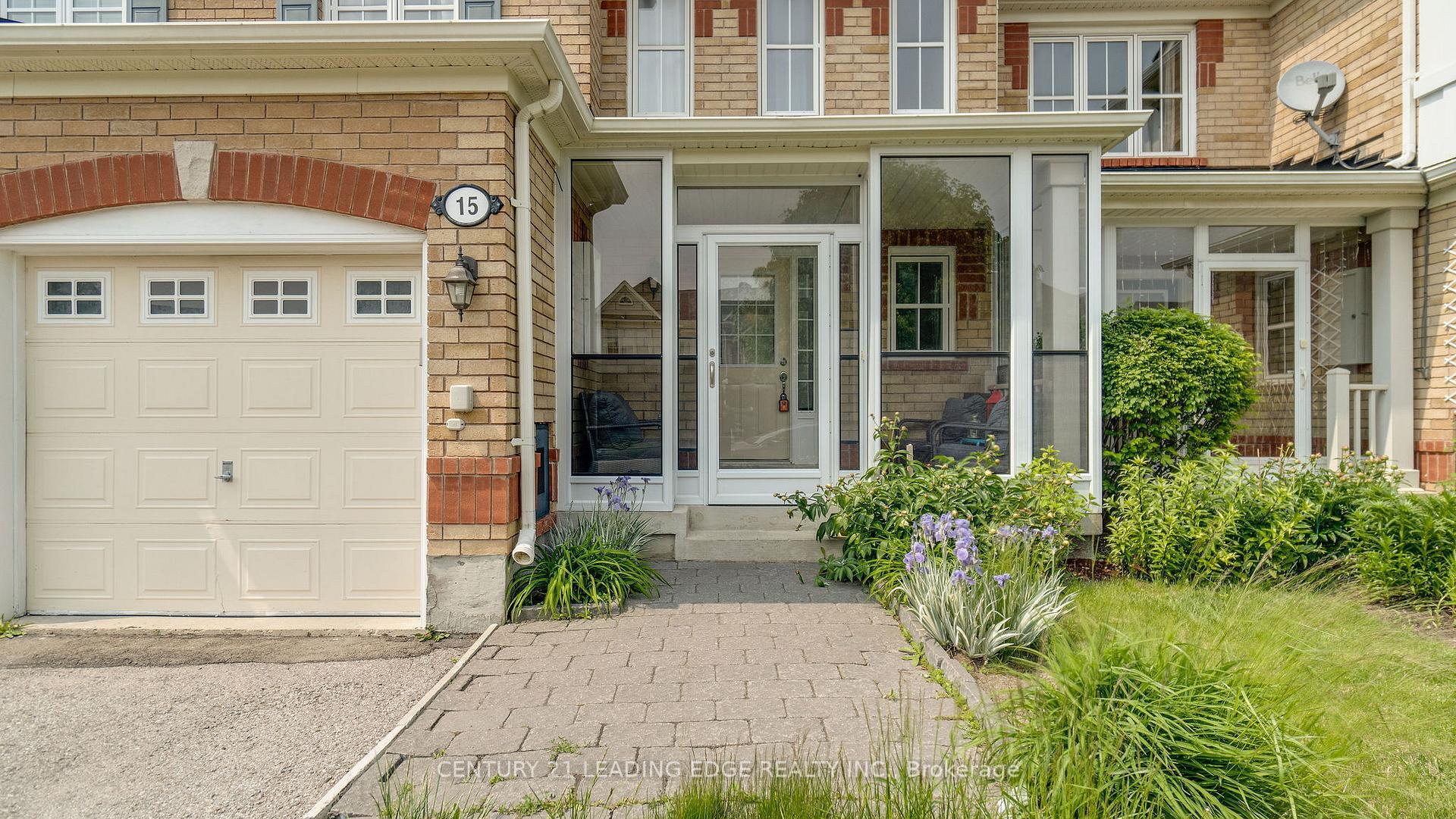 Property Photo: 15 Jamesway Crescent ON L4A 0A3
