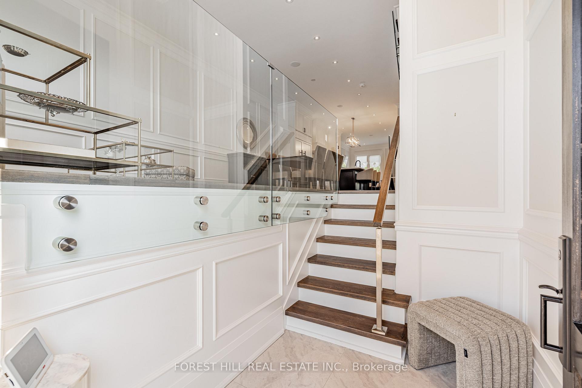 Property Photo: 117 Harlandale Avenue ON M2N 1P2