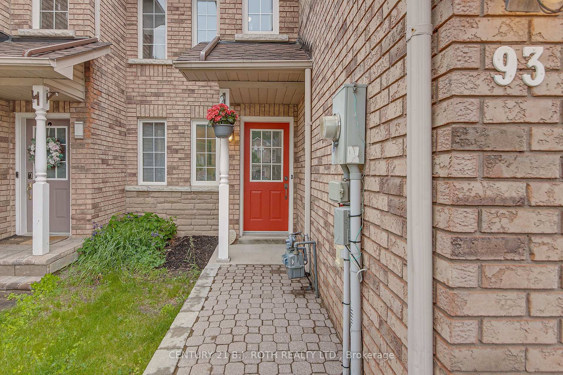 Property Photo:  93 Hawthorne Crescent  ON L4N 9Y8 