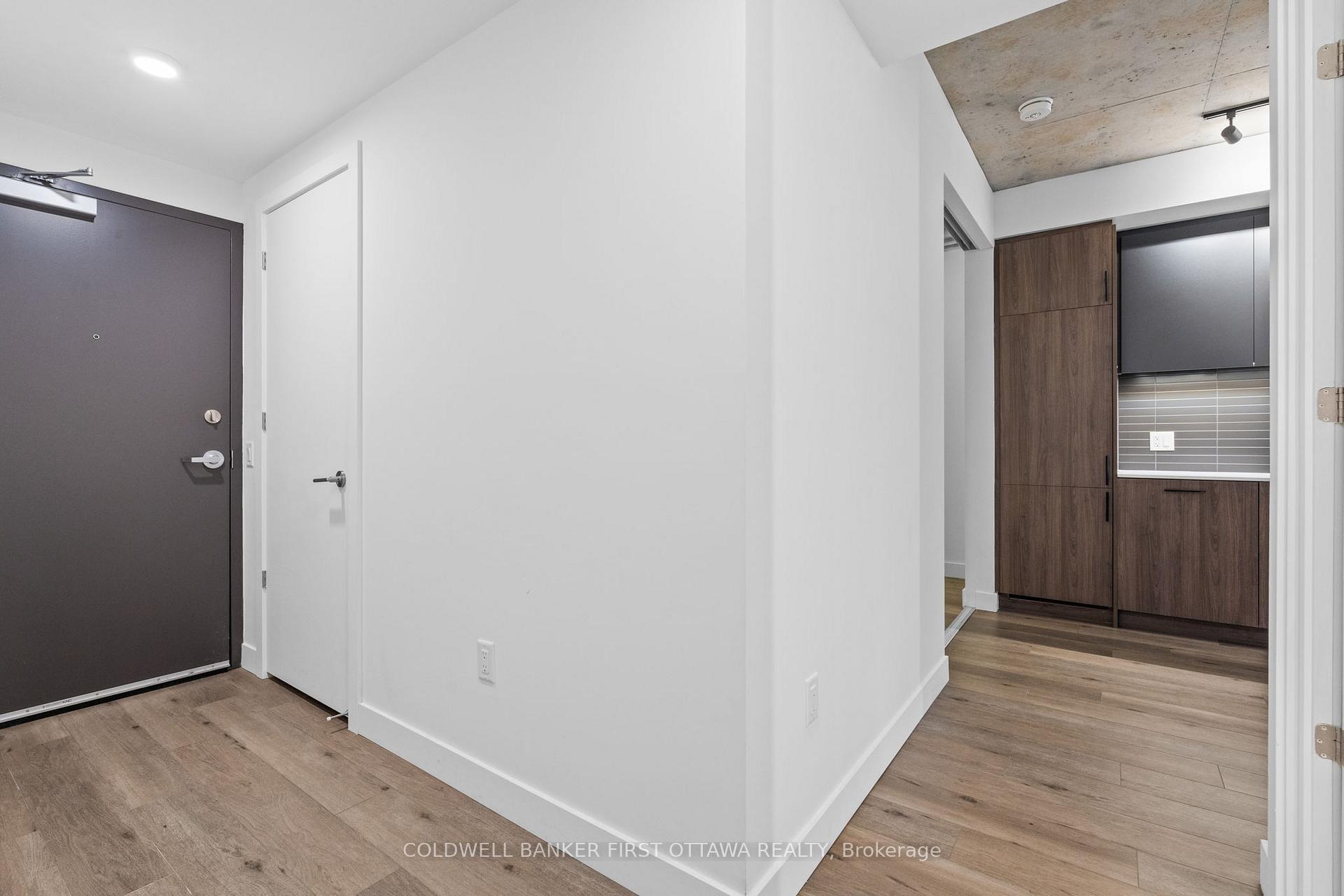 Property Photo: 10 James Street 506 ON K2P 1Y5