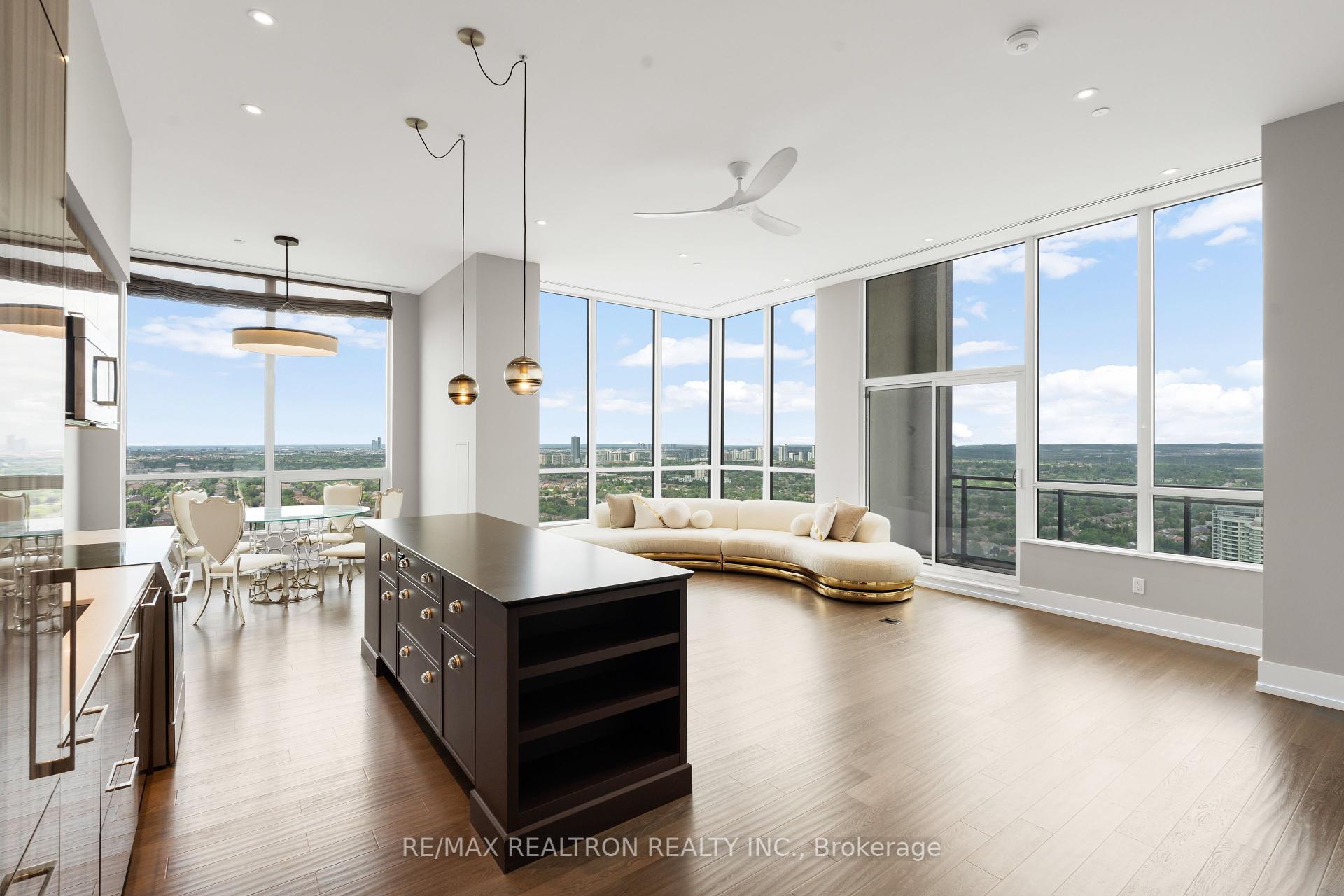 Property Photo: 1 Grandview Avenue Ph1 ON L3T 0G7